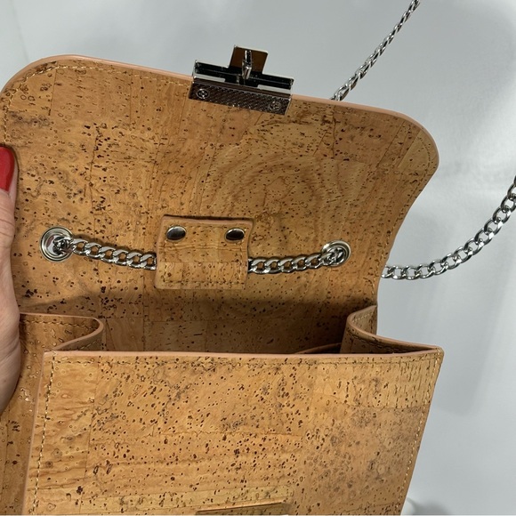 NWOT Corkor Crossbody Cork Purse Handmade In PORTUGAL Silver Strap And Hardware - Picture 9 of 11